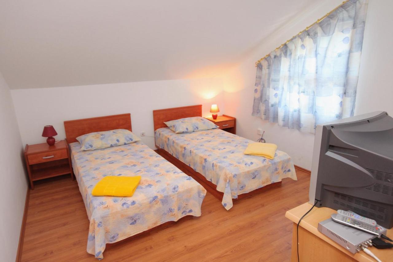 Apartments And Rooms With Parking Space Njivice, Krk - 5458 Exterior foto